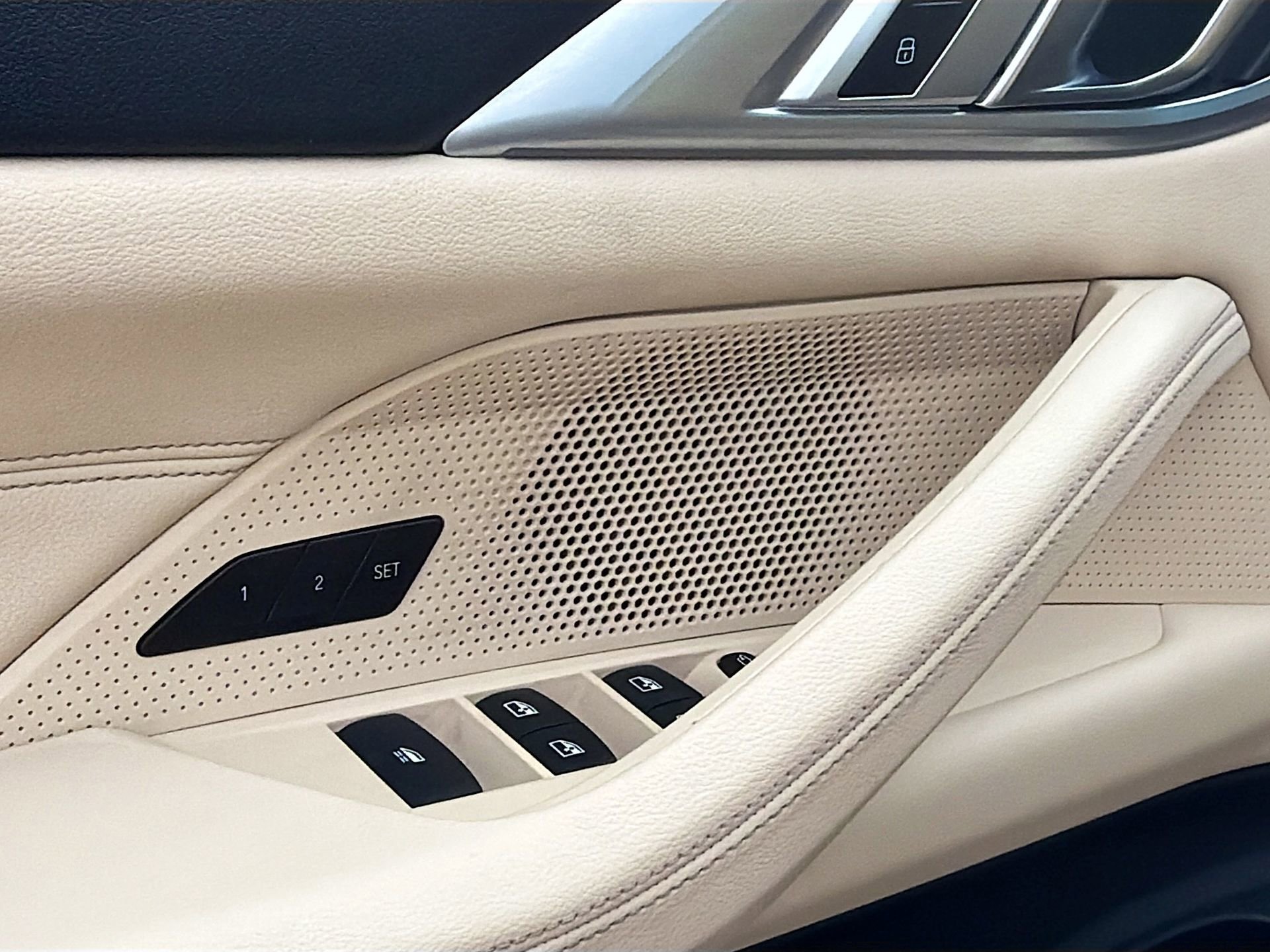 Used 2023 BMW 430i Convertible w/ Convenience Package image 24