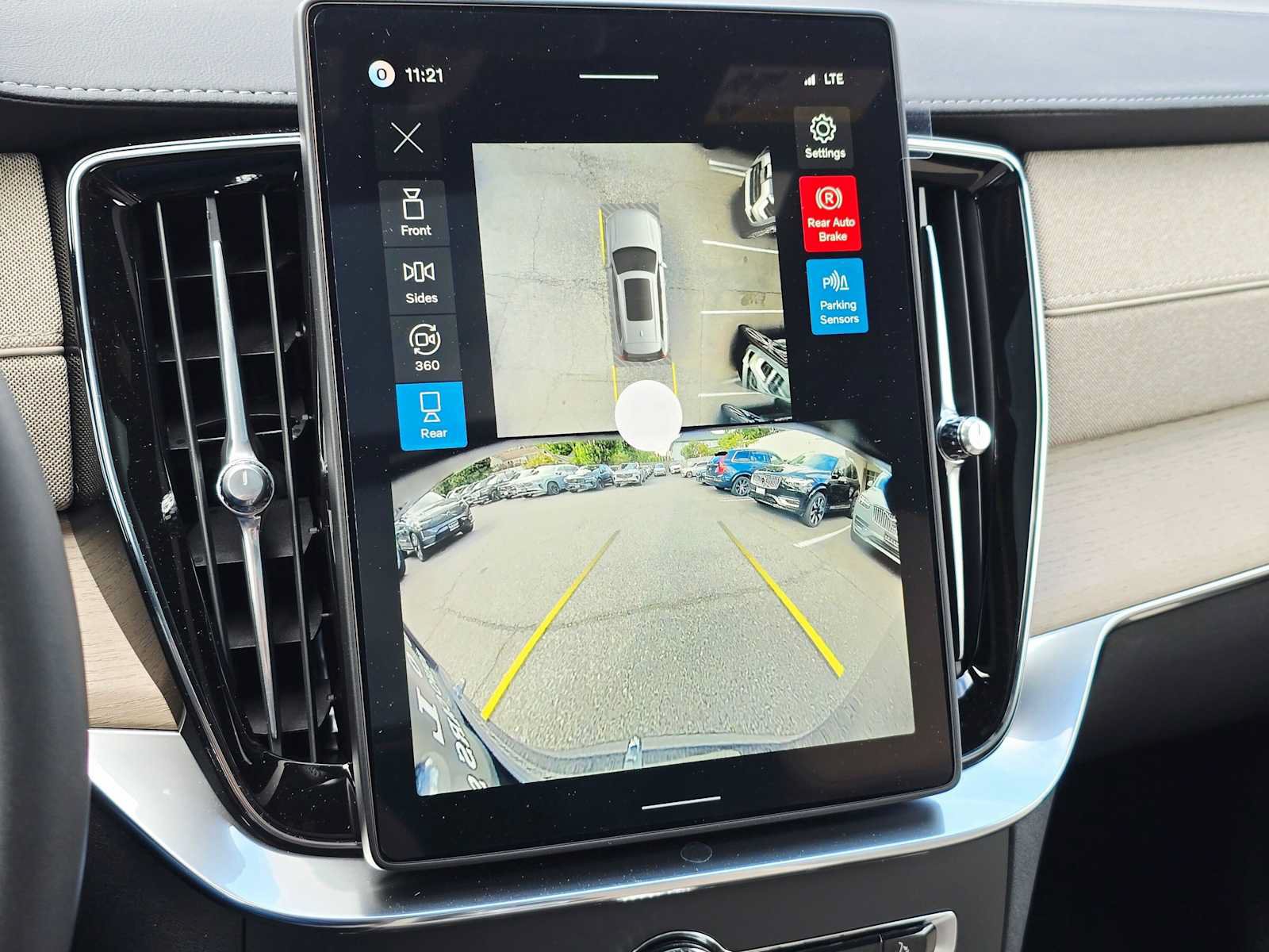 New 2026 Volvo XC90 B6 Plus w/ Protection Package AWD/4WD image 23