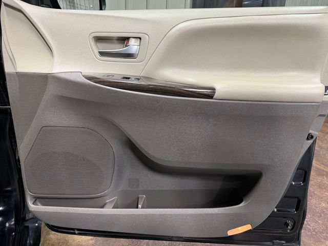Used 2020 Toyota Sienna XLE FWD image 30