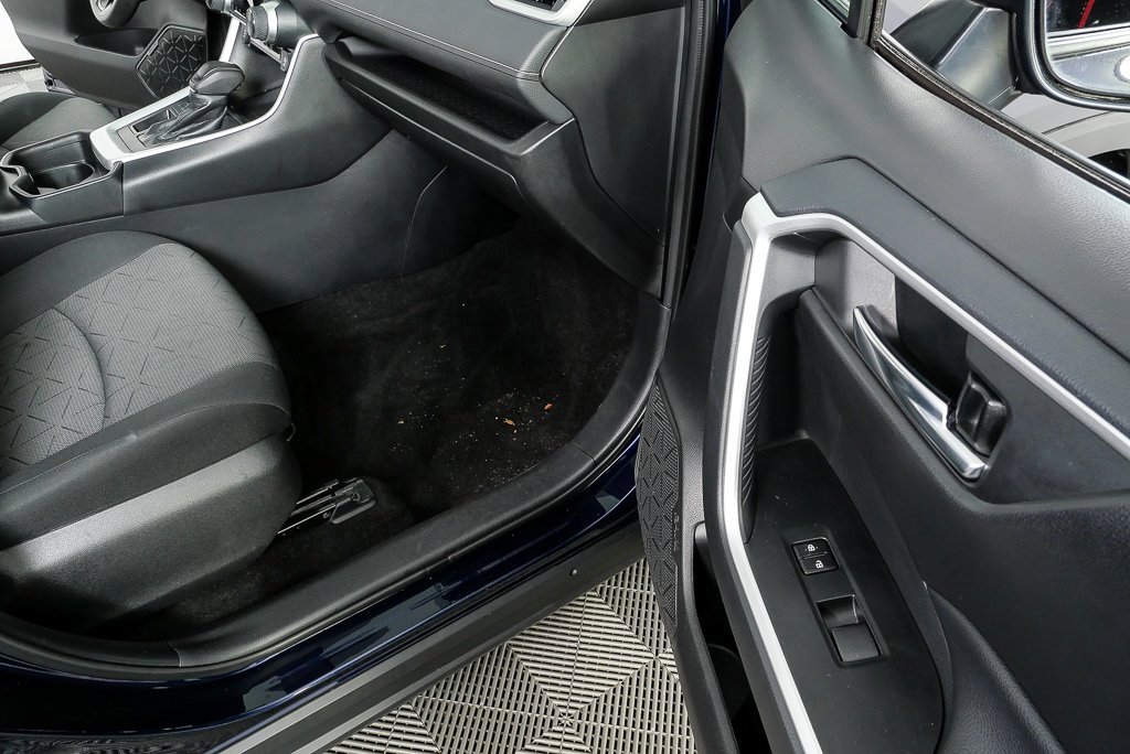 Used 2021 Toyota RAV4 XLE w/ Convenience Package image 23