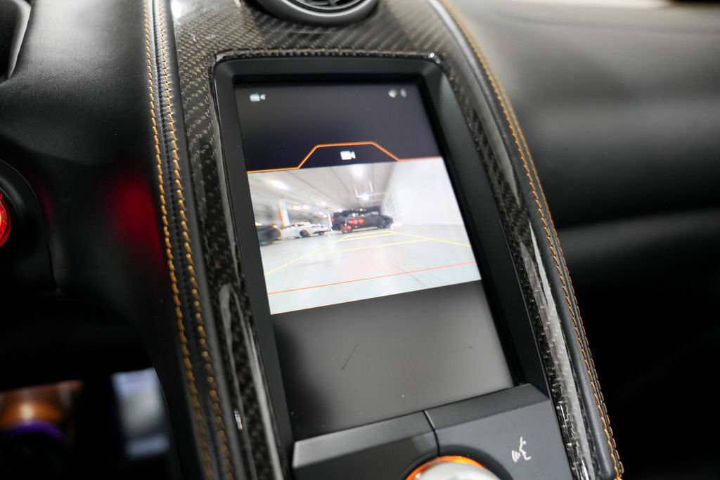 Used 2015 McLaren 650S Spider image 25