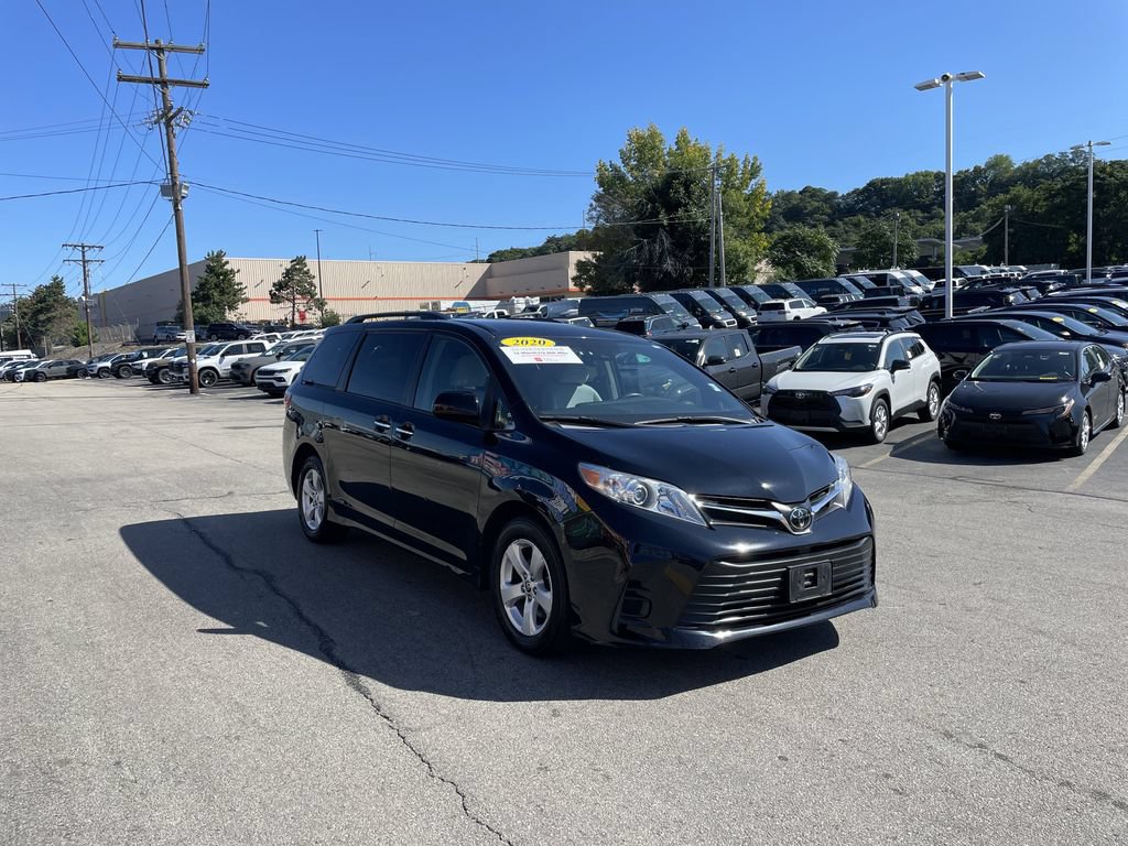Used 2020 Toyota Sienna LE w/ LE Preferred Package FWD image 6