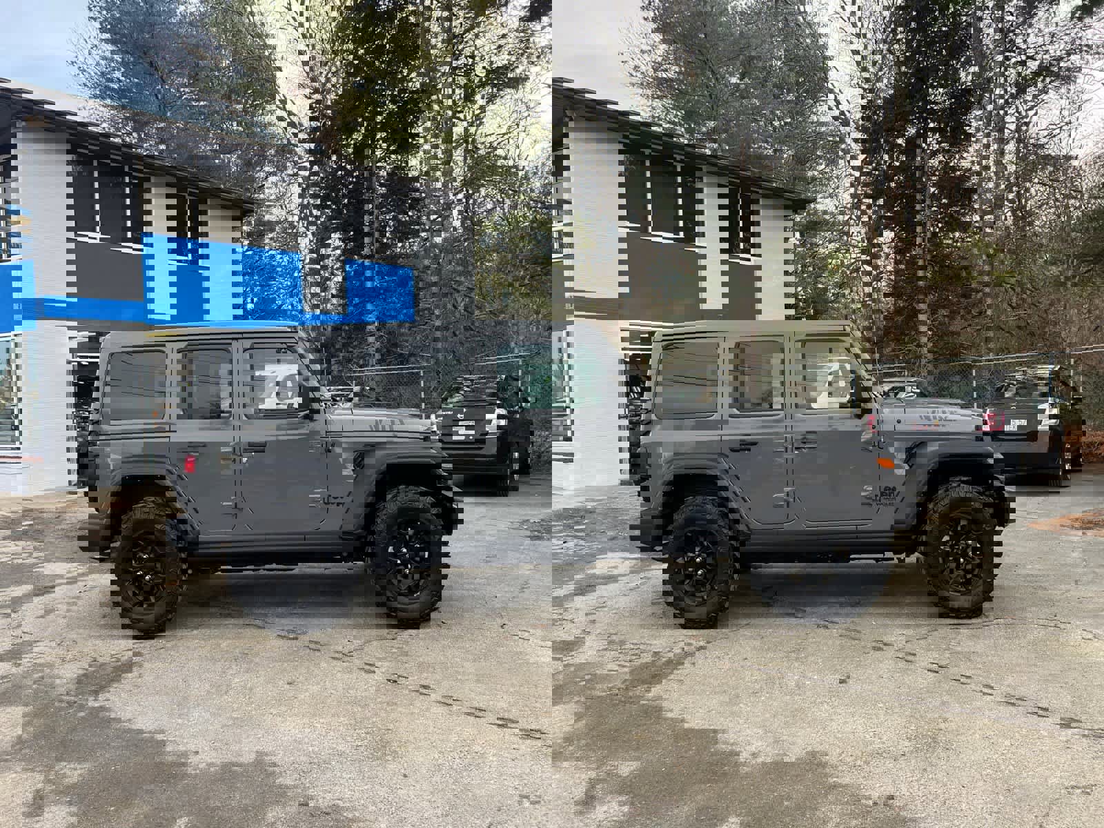 Used 2022 Jeep Wrangler Unlimited Willys image 7