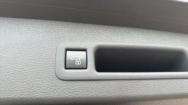 Used 2025 Toyota Sienna Platinum AWD/4WD image 43