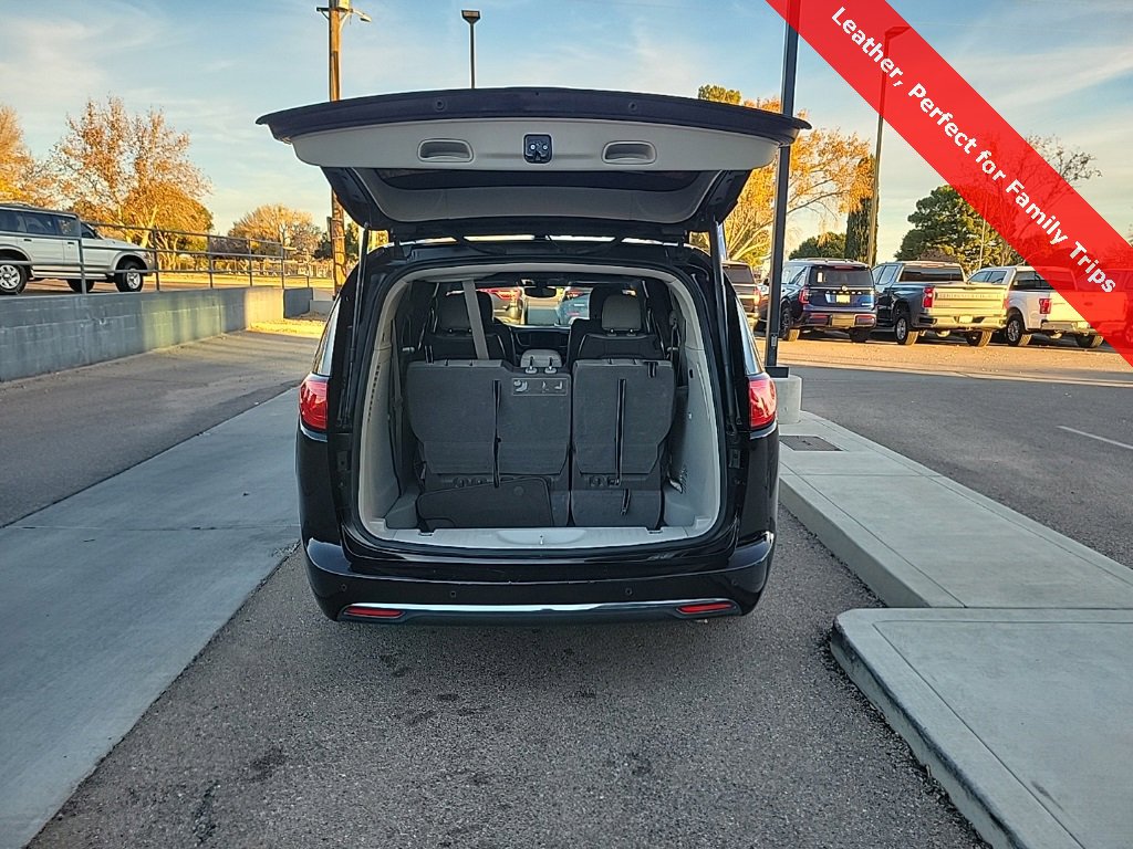 Used 2019 Chrysler Pacifica Touring-L image 13