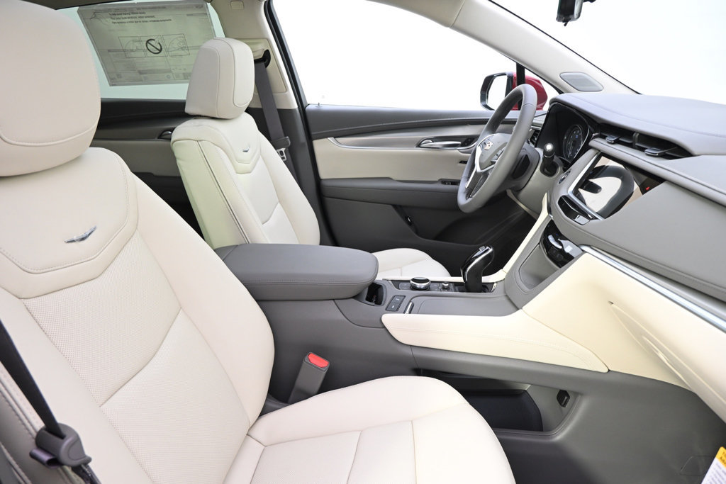 New 2026 Cadillac XT5 Premium Luxury w/ LPO, Floor Liner Package AWD/4WD image 16