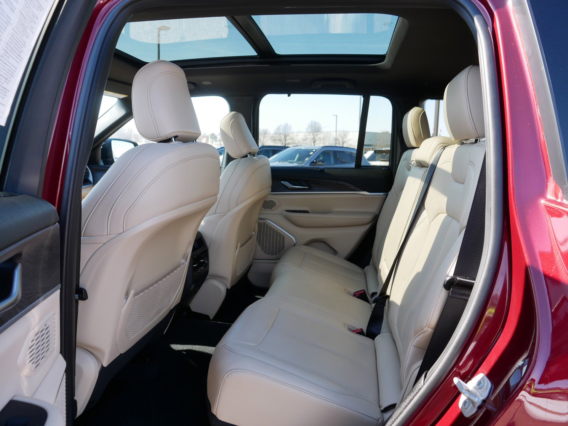 Used 2025 Jeep Grand Cherokee Limited w/ Luxury Tech Group II AWD/4WD image 36