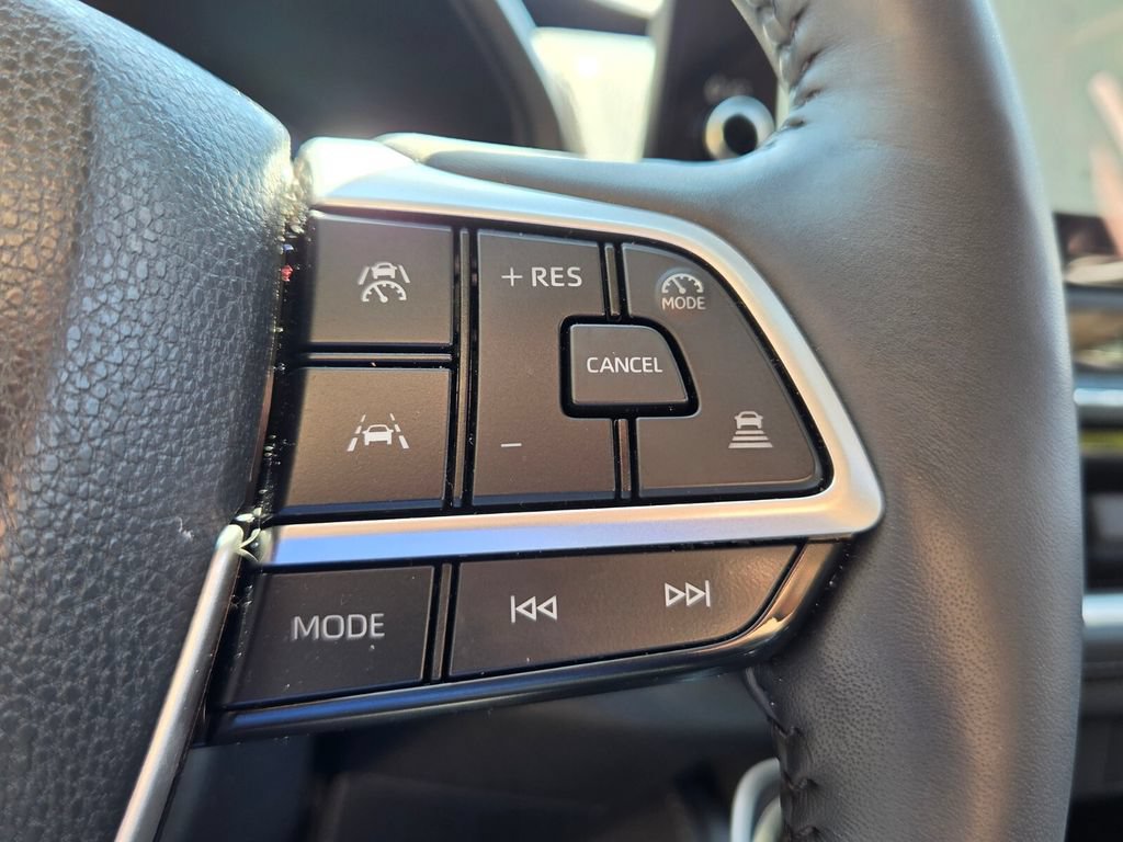 Used 2025 Toyota Grand Highlander AWD image 26