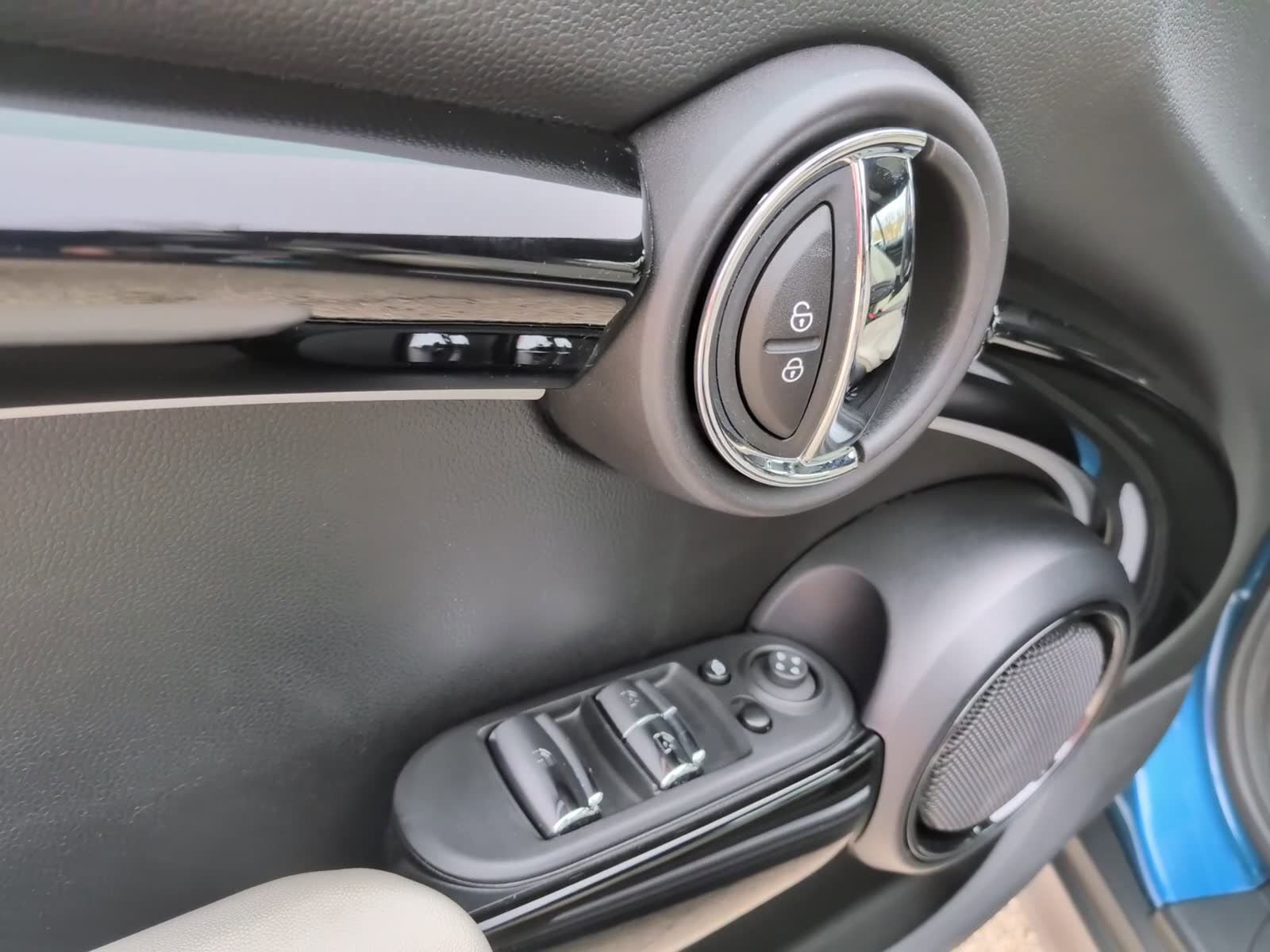 Used 2023 MINI Cooper S w/ Signature Upholstery Package image 21