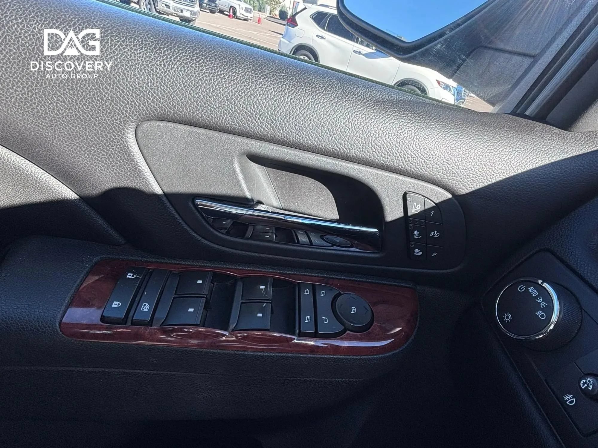 Used 2011 Chevrolet Avalanche LTZ AWD/4WD image 3