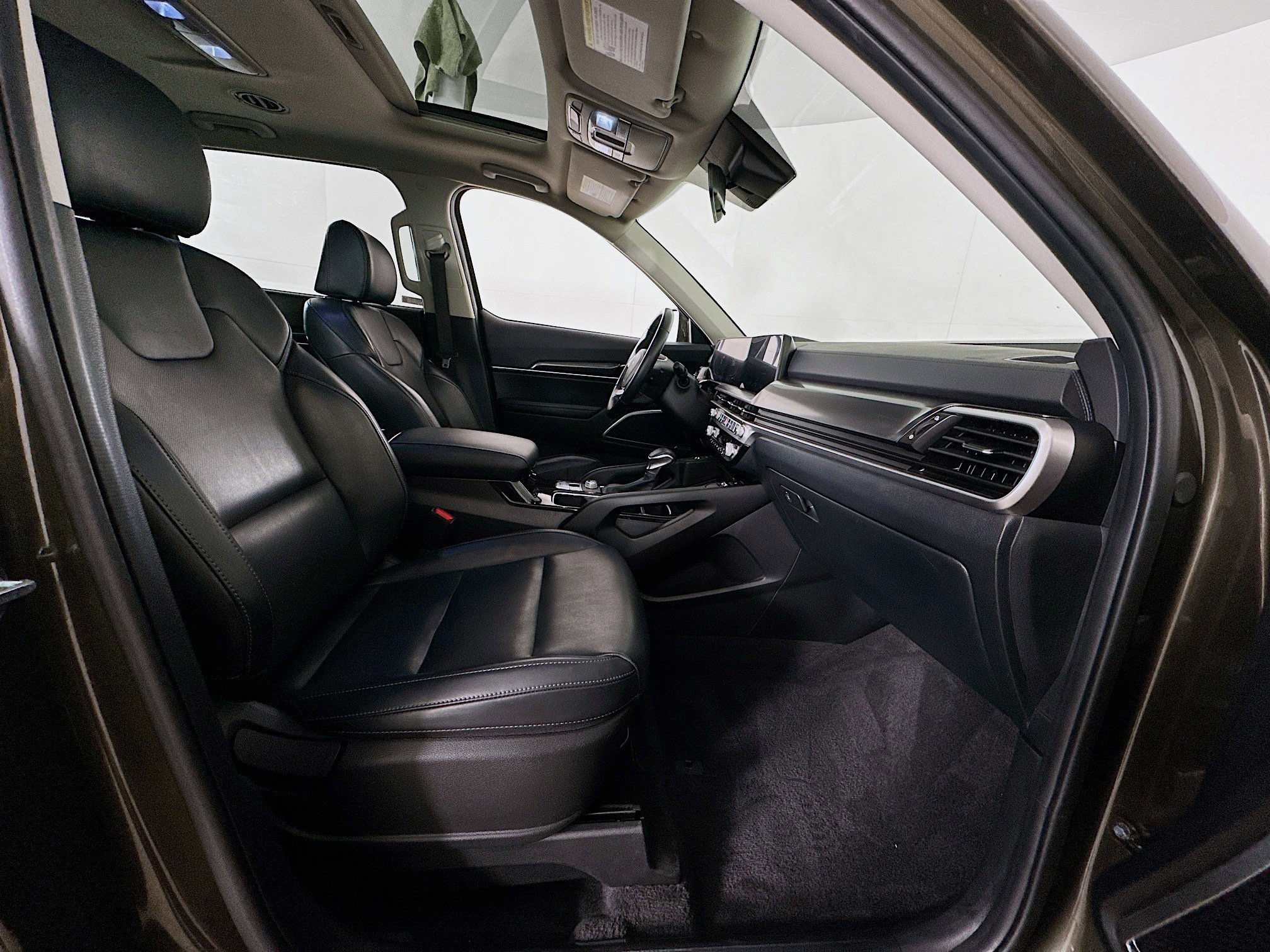 Used 2025 Kia Telluride S image 35