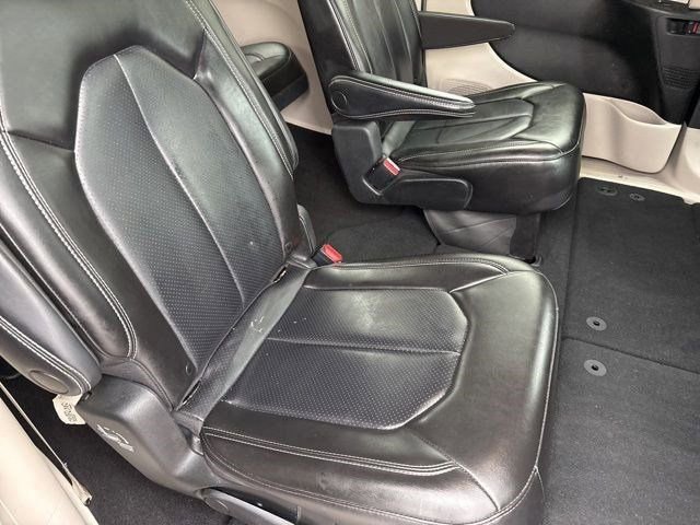 Used 2023 Chrysler Pacifica Touring-L image 36