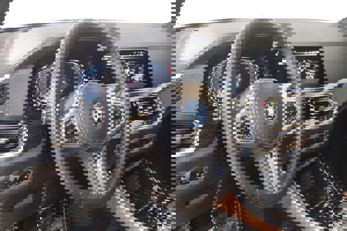 Used 2023 BMW X5 xDrive45e w/ M Sport Package image 6