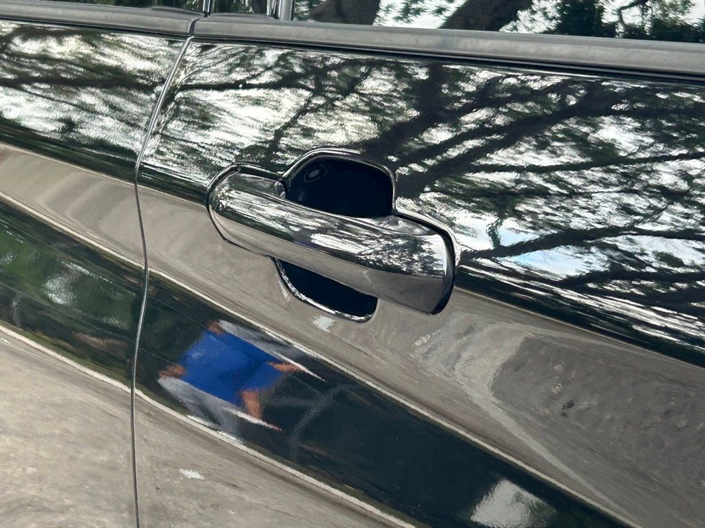 Used 2022 Ford Explorer XLT w/ Equipment Group 202A image 18