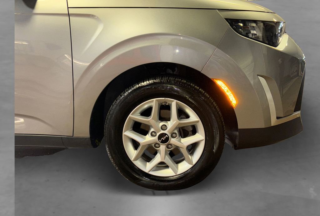 Used 2025 Kia Soul LX w/ LX Technology Package image 16