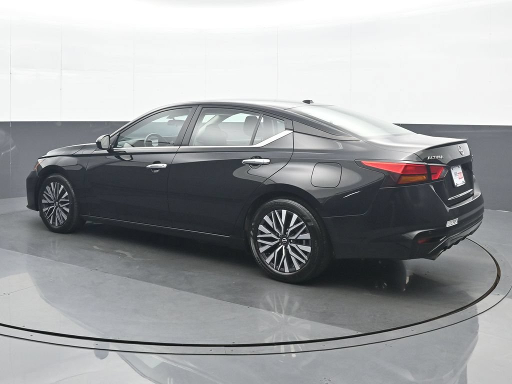 Used 2024 Nissan Altima 2.5 SV w/ SV Premium Package FWD image 4
