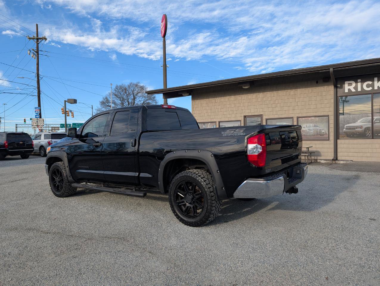 Used 2017 Toyota Tundra SR5 w/ SR5 Upgrade Package image 9