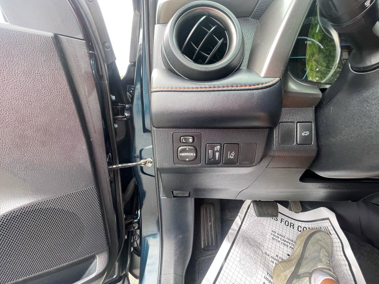 Used 2017 Toyota RAV4 SE AWD/4WD image 18