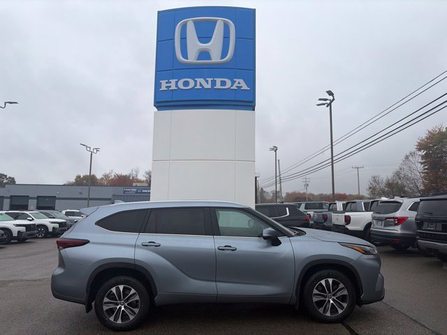 Used 2024 Toyota Highlander XLE