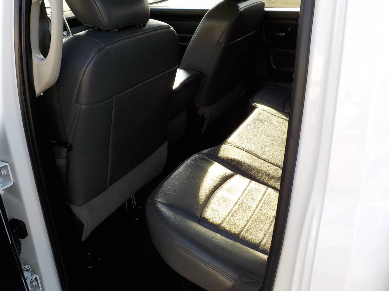 Used 2019 RAM 1500 Tradesman w/ Chrome Appearance Group RWD image 22