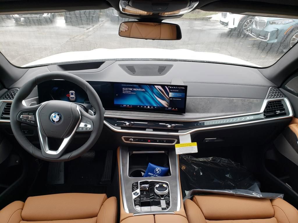New 2026 BMW X5 xDrive50e image 8