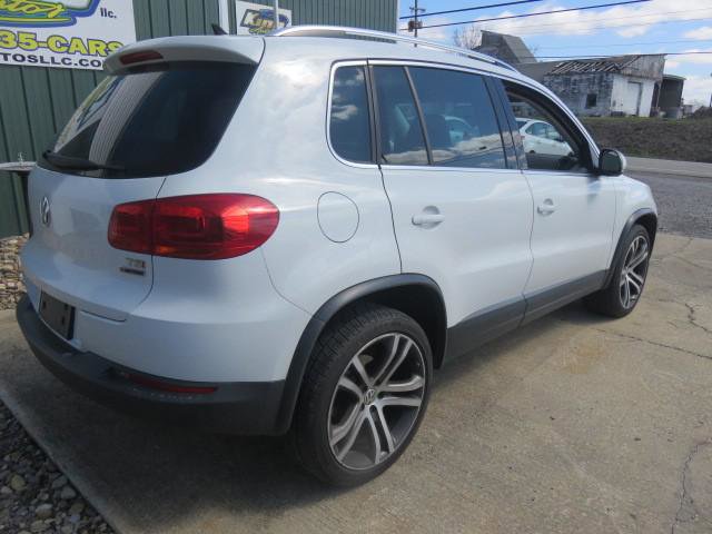 Used 2017 Volkswagen Tiguan SEL AWD/4WD image 7