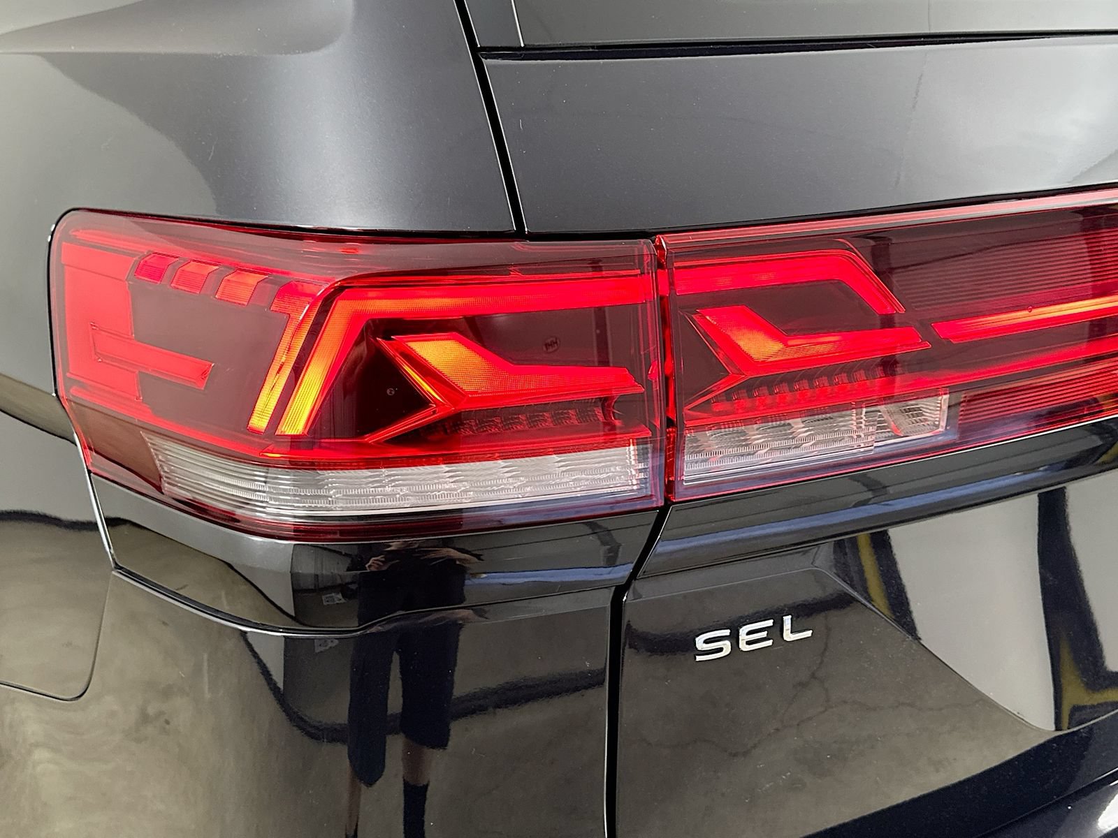 Certified 2024 Volkswagen Atlas Peak Edition SEL AWD/4WD image 13