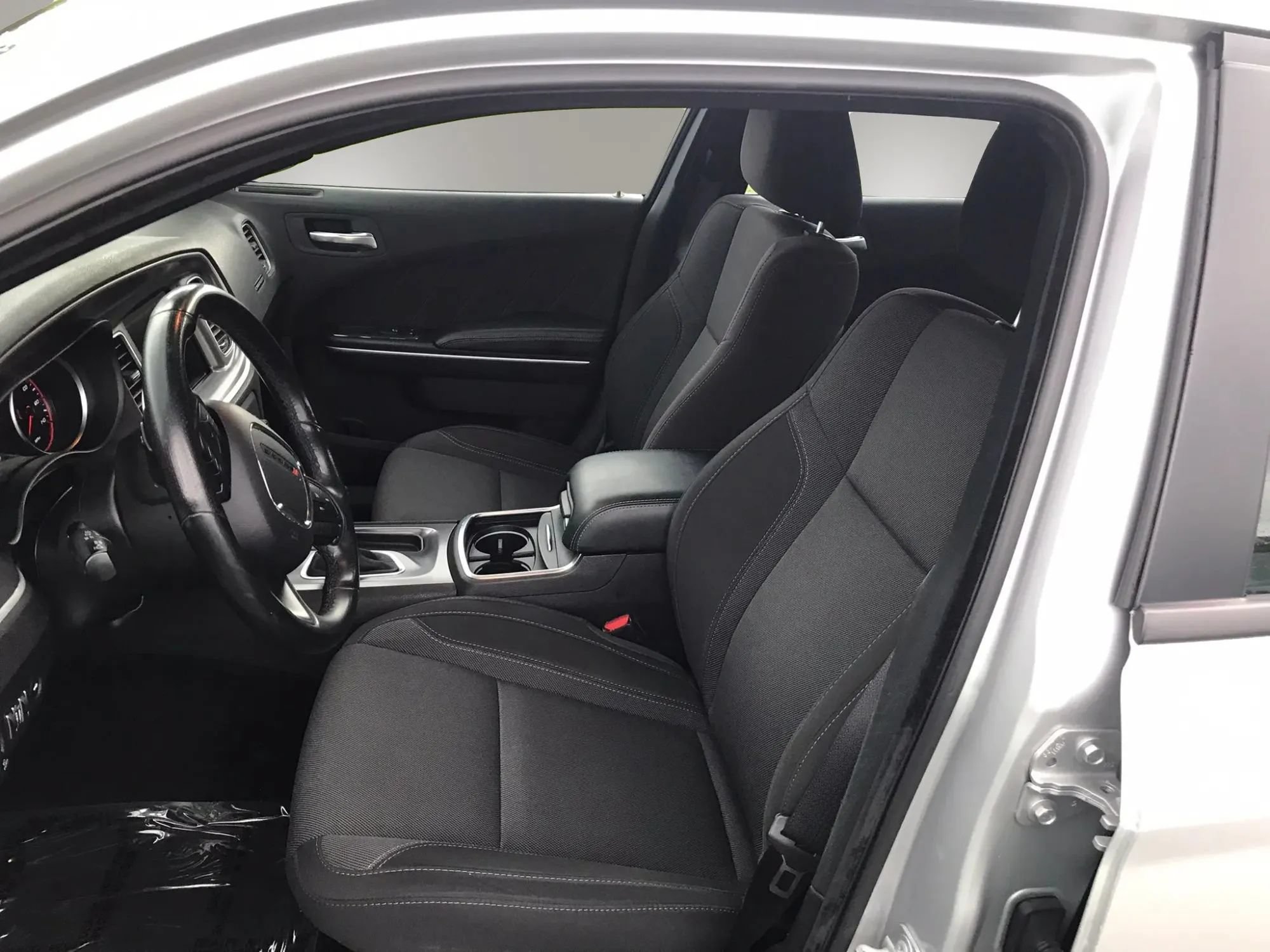 Used 2019 Dodge Charger SXT AWD/4WD image 2