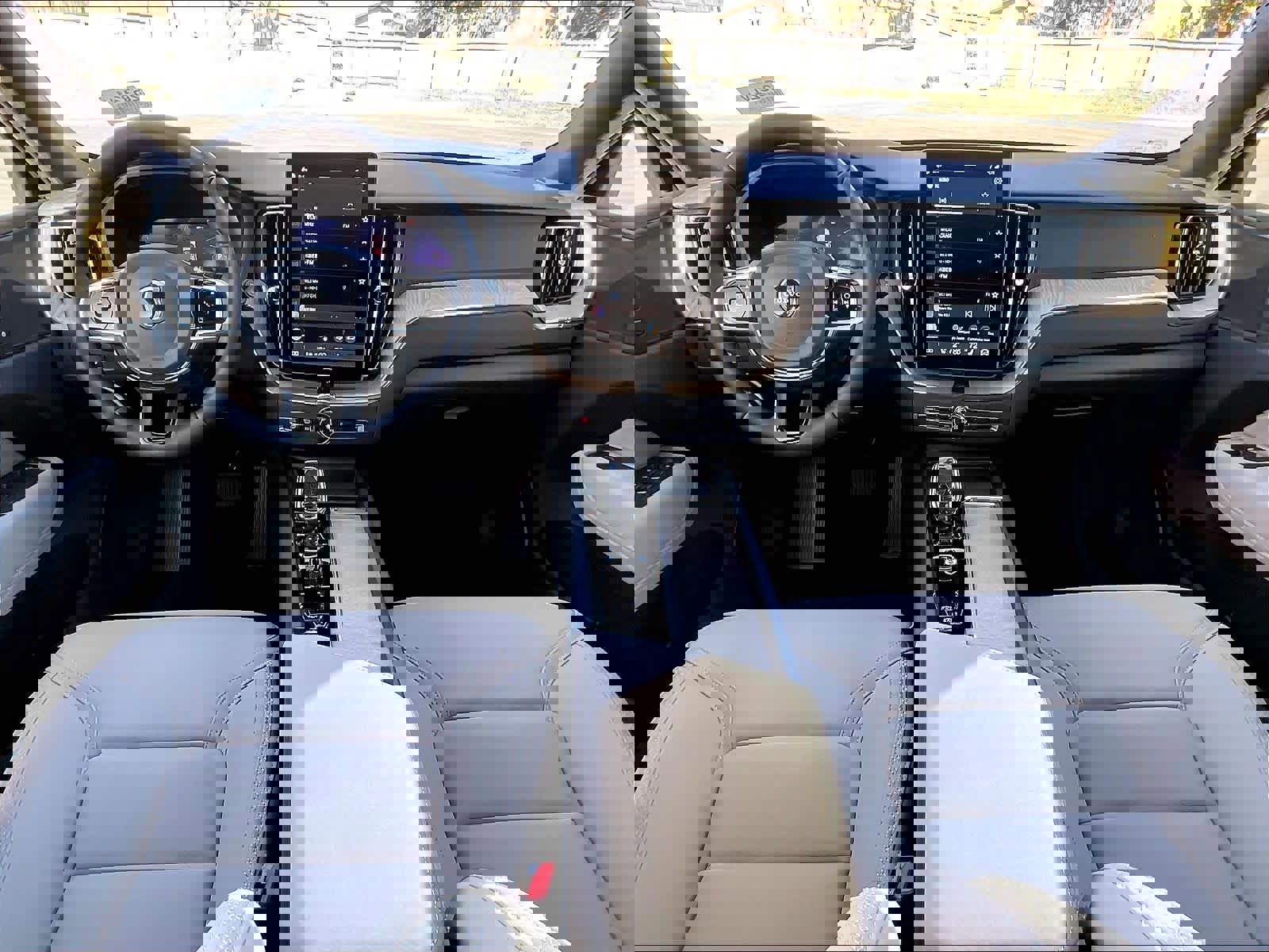 New 2026 Volvo XC60 T8 Plus w/ Protection Package Premier image 7