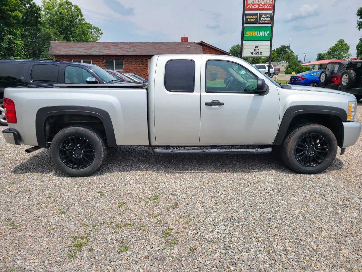 Used 2011 Chevrolet Silverado 1500 LS AWD/4WD image 2