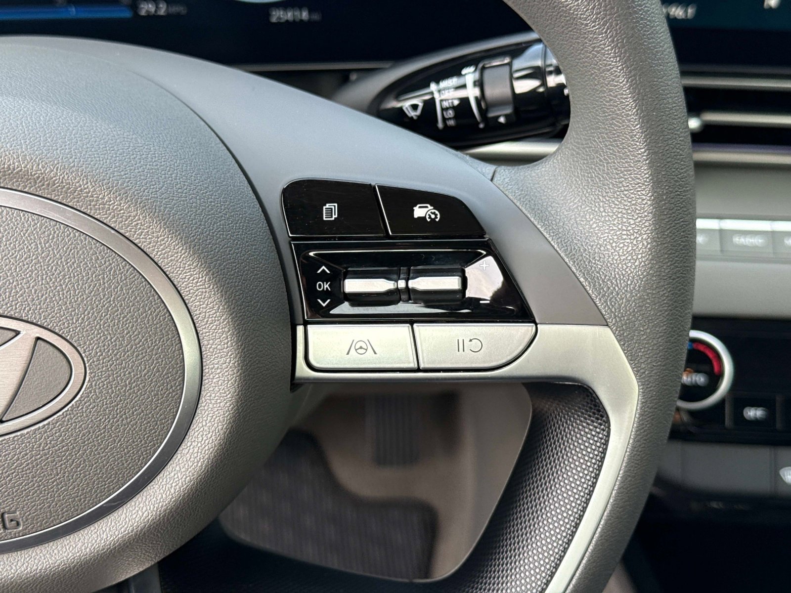 Used 2024 Hyundai Elantra SEL image 29