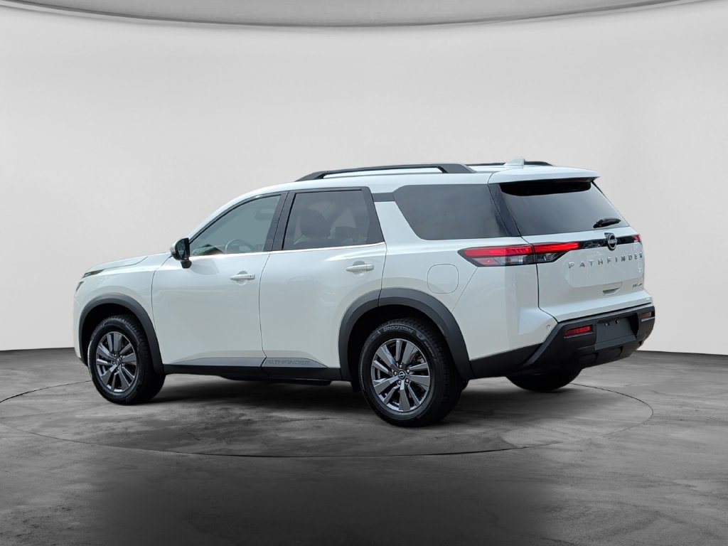 Used 2024 Nissan Pathfinder SV AWD/4WD image 5
