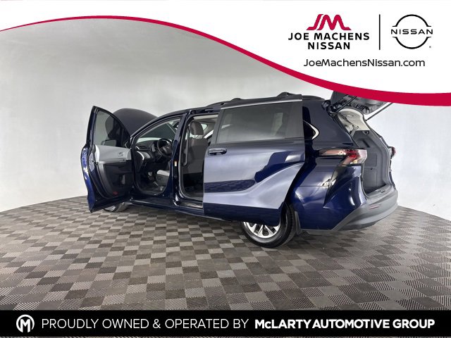 Used 2025 Toyota Sienna LE image 16
