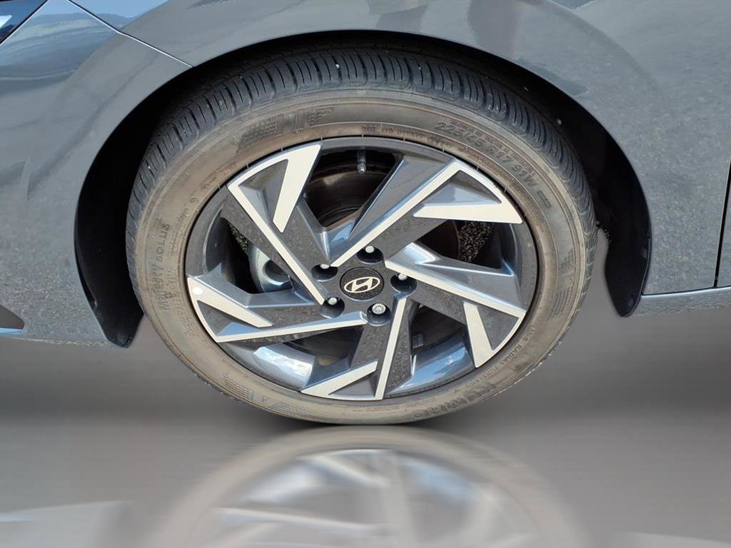 Used 2025 Hyundai Elantra Sport image 29