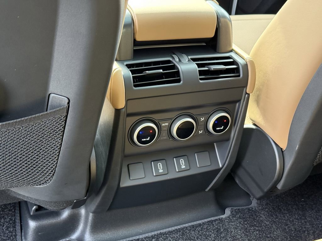 New 2026 Land Rover Defender 110 X-Dynamic SE image 12