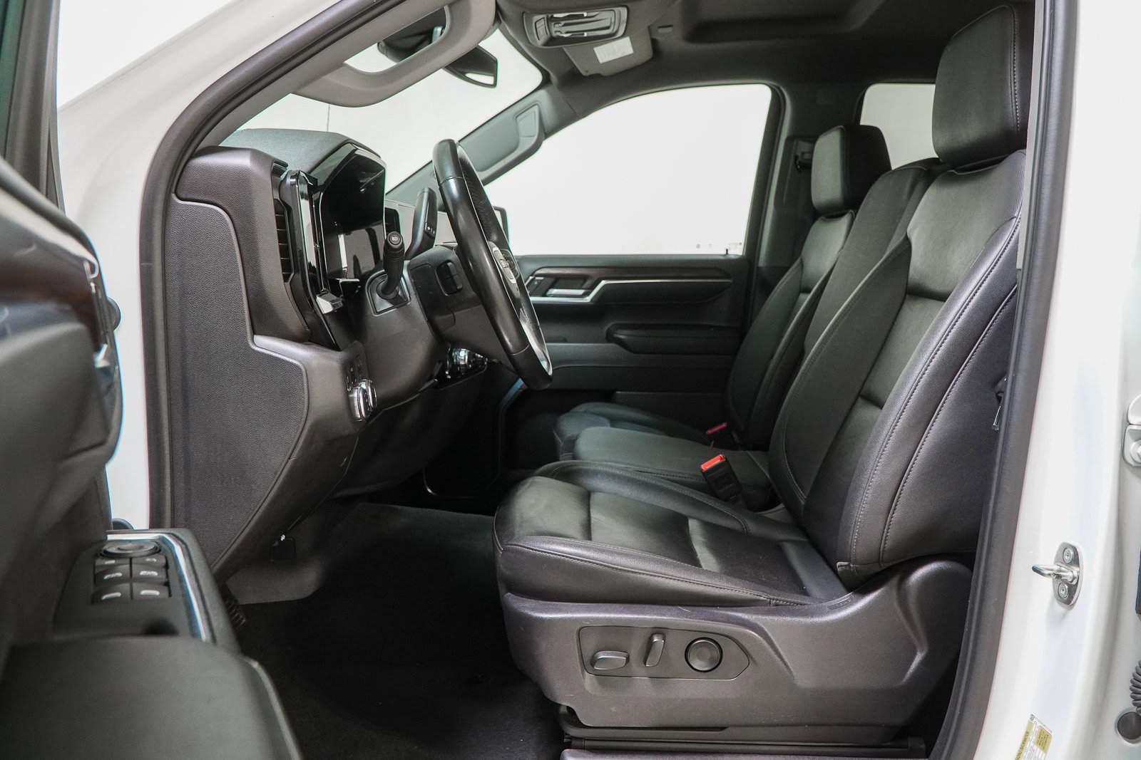Used 2024 GMC Sierra 1500 SLT AWD/4WD image 18