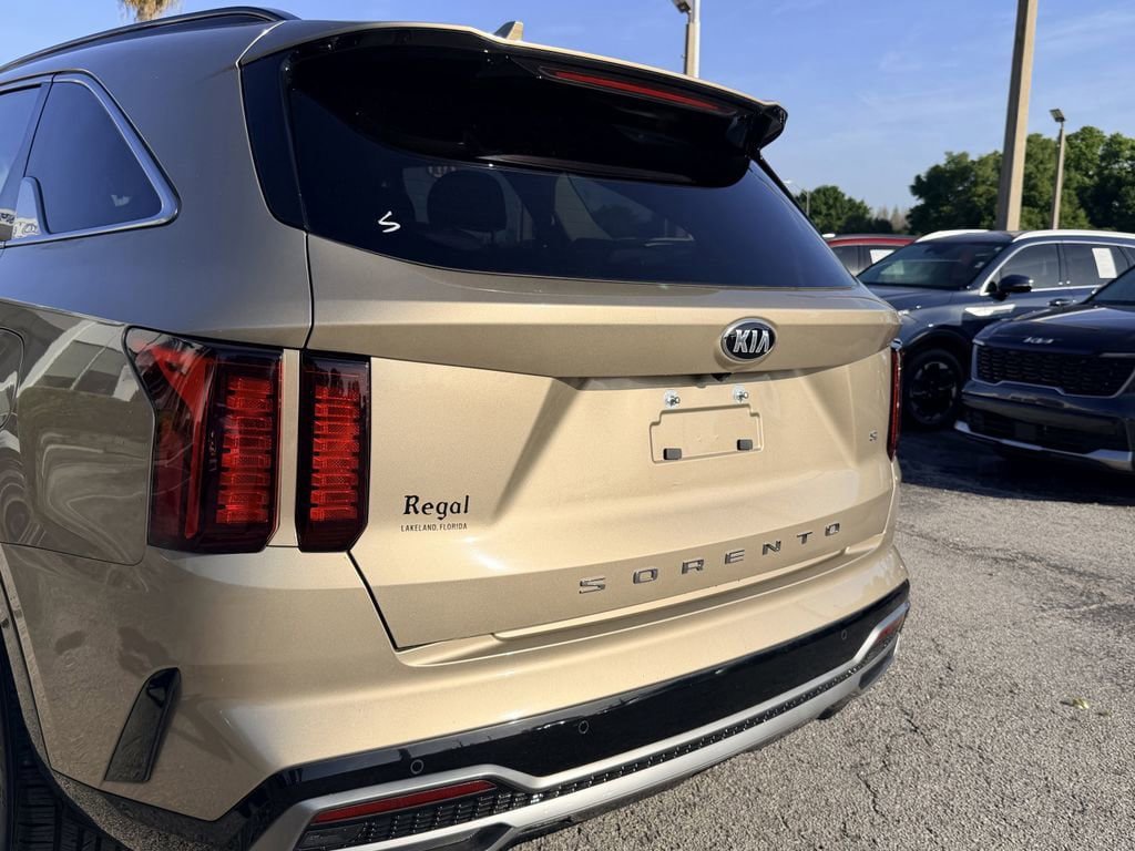 Used 2021 Kia Sorento S FWD image 11