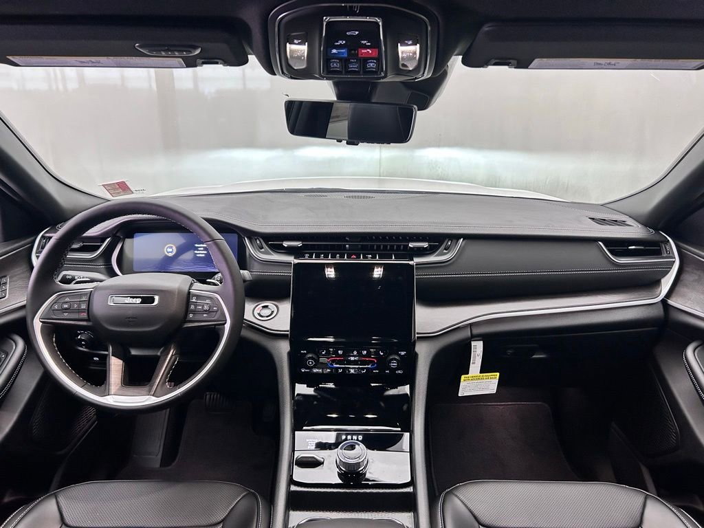 New 2025 Jeep Grand Cherokee Limited w/ Luxury Tech Group II image 24