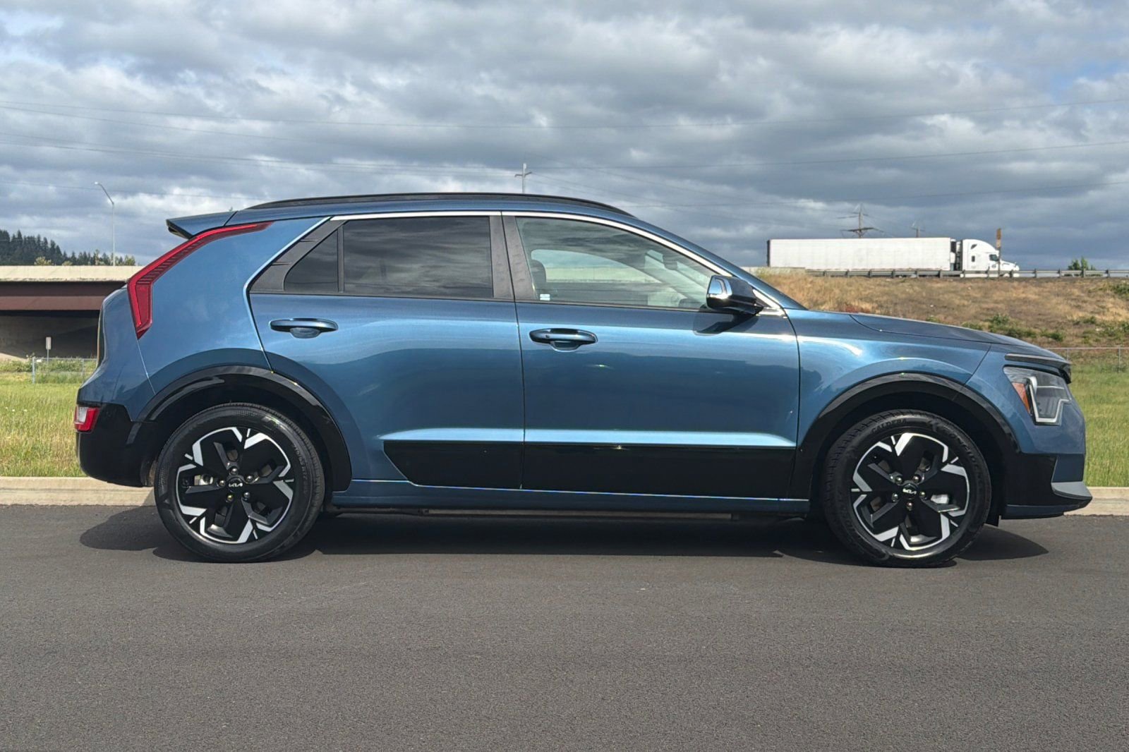 Used 2023 Kia Niro Wind FWD video 2