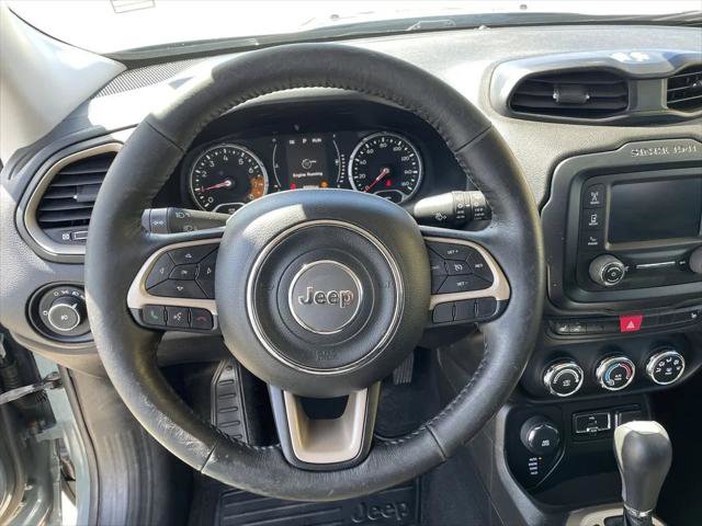Used 2017 Jeep Renegade Latitude w/ Safety & Security Group (ALP) AWD/4WD image 16