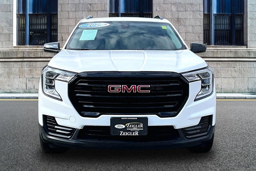 Used 2024 GMC Terrain SLE w/ Elevation Edition FWD image 3