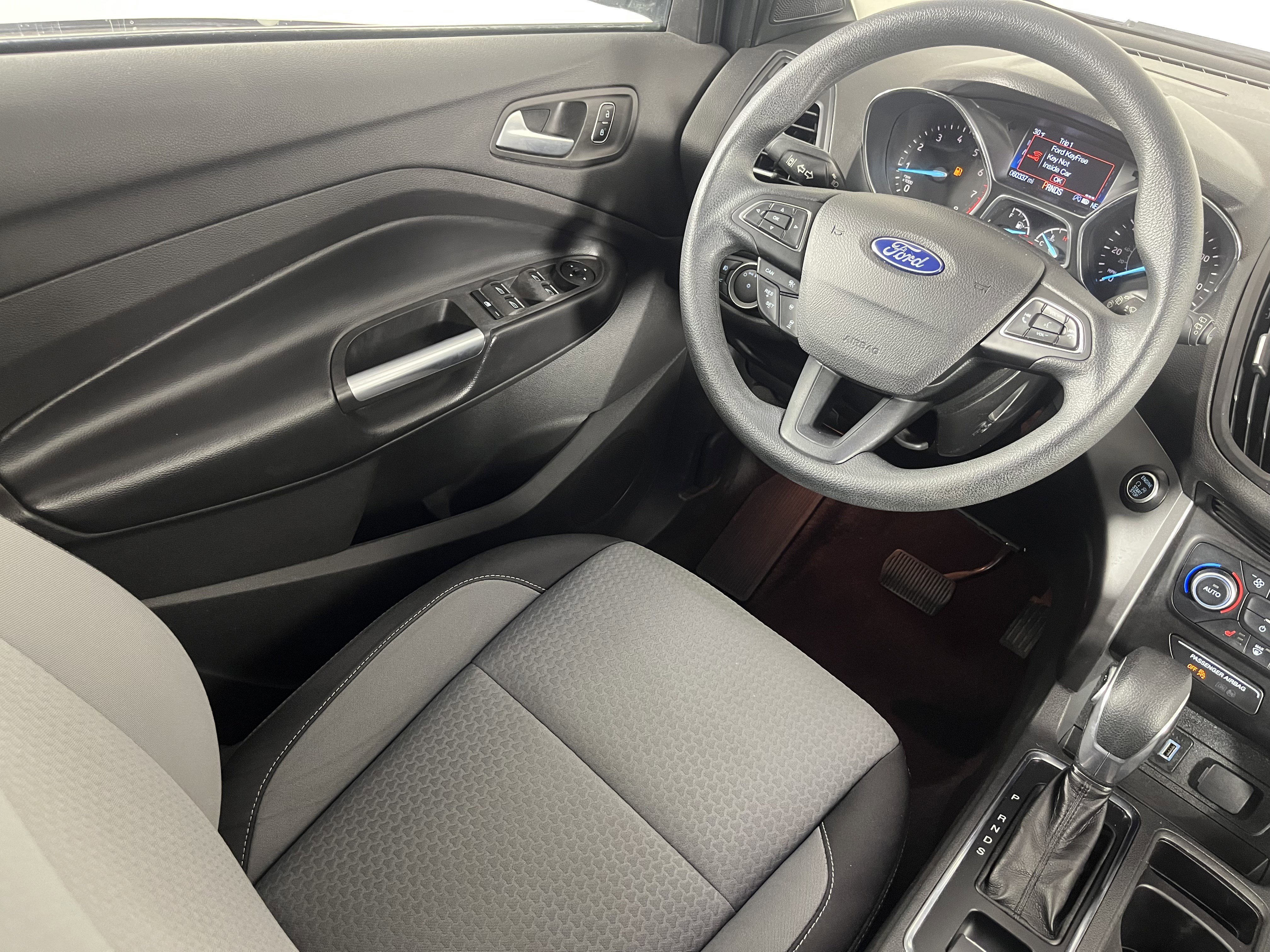 Used 2019 Ford Escape SE image 9