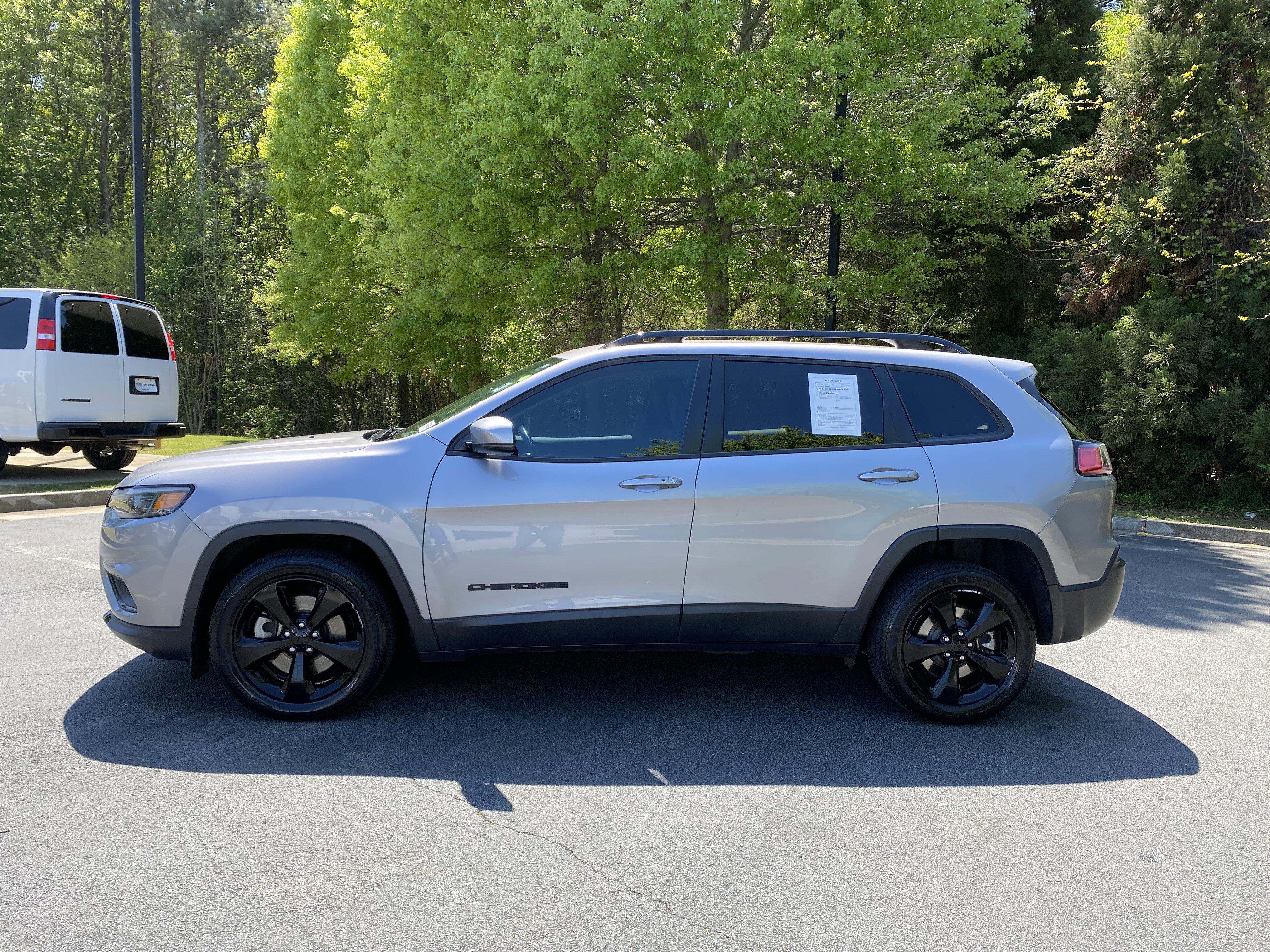 Used 2019 Jeep Cherokee Latitude Plus image 6