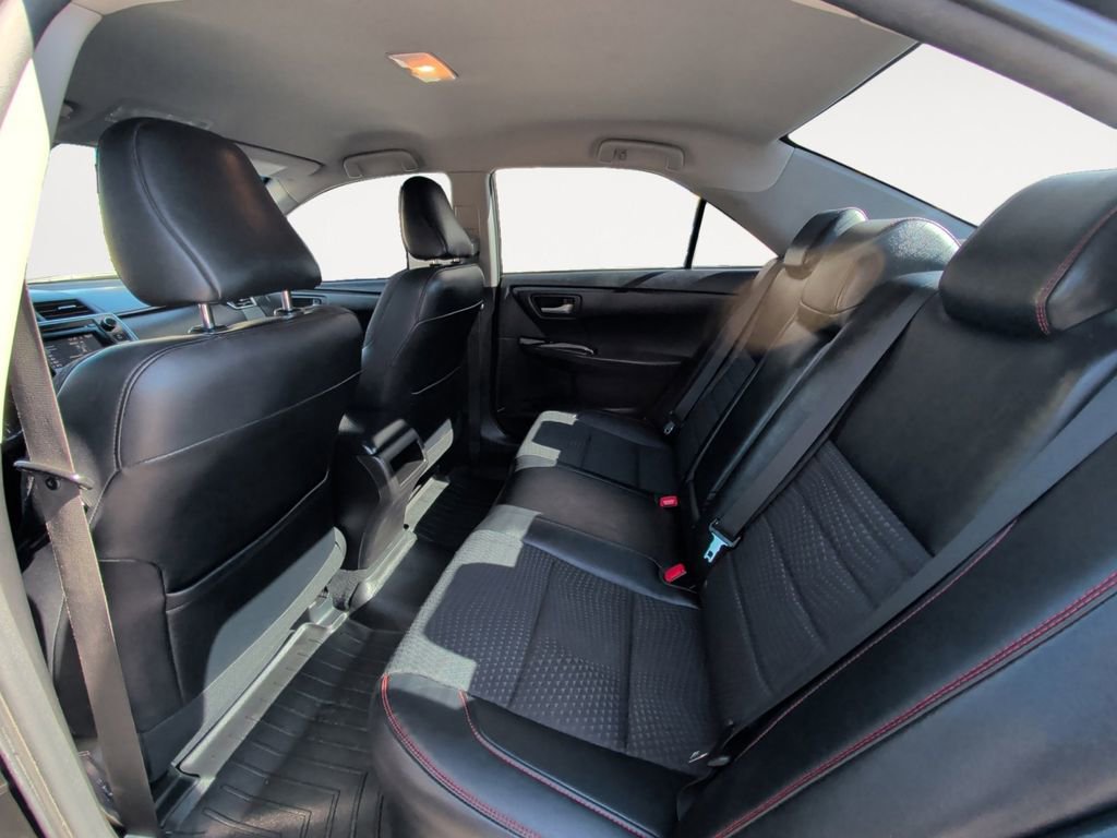 Used 2015 Toyota Camry SE FWD image 10