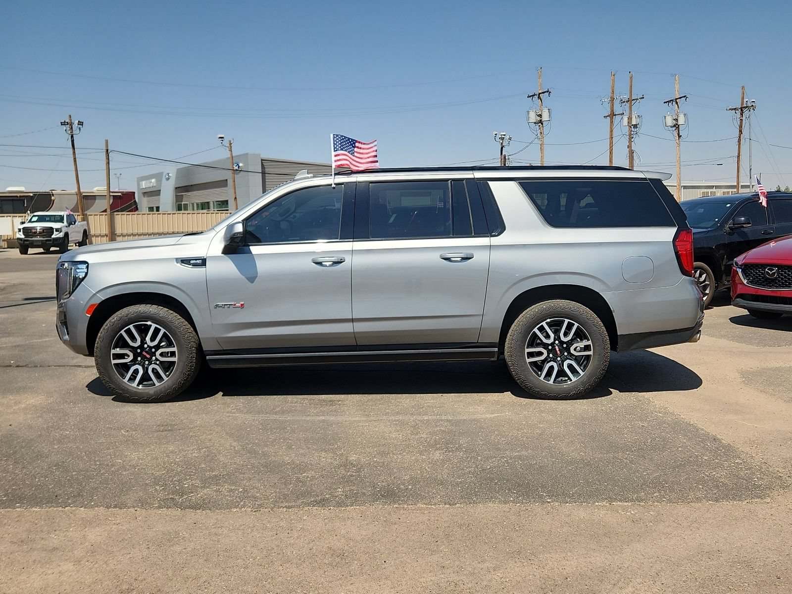 Used 2024 GMC Yukon XL AT4 w/ AT4 Premium Package AWD/4WD image 2
