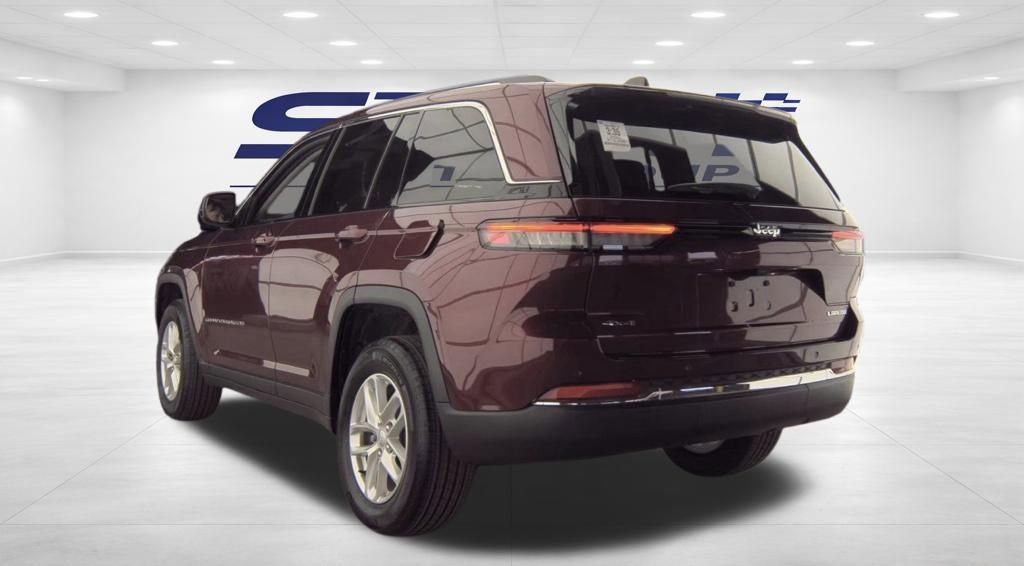 Used 2024 Jeep Grand Cherokee Laredo X AWD/4WD image 8