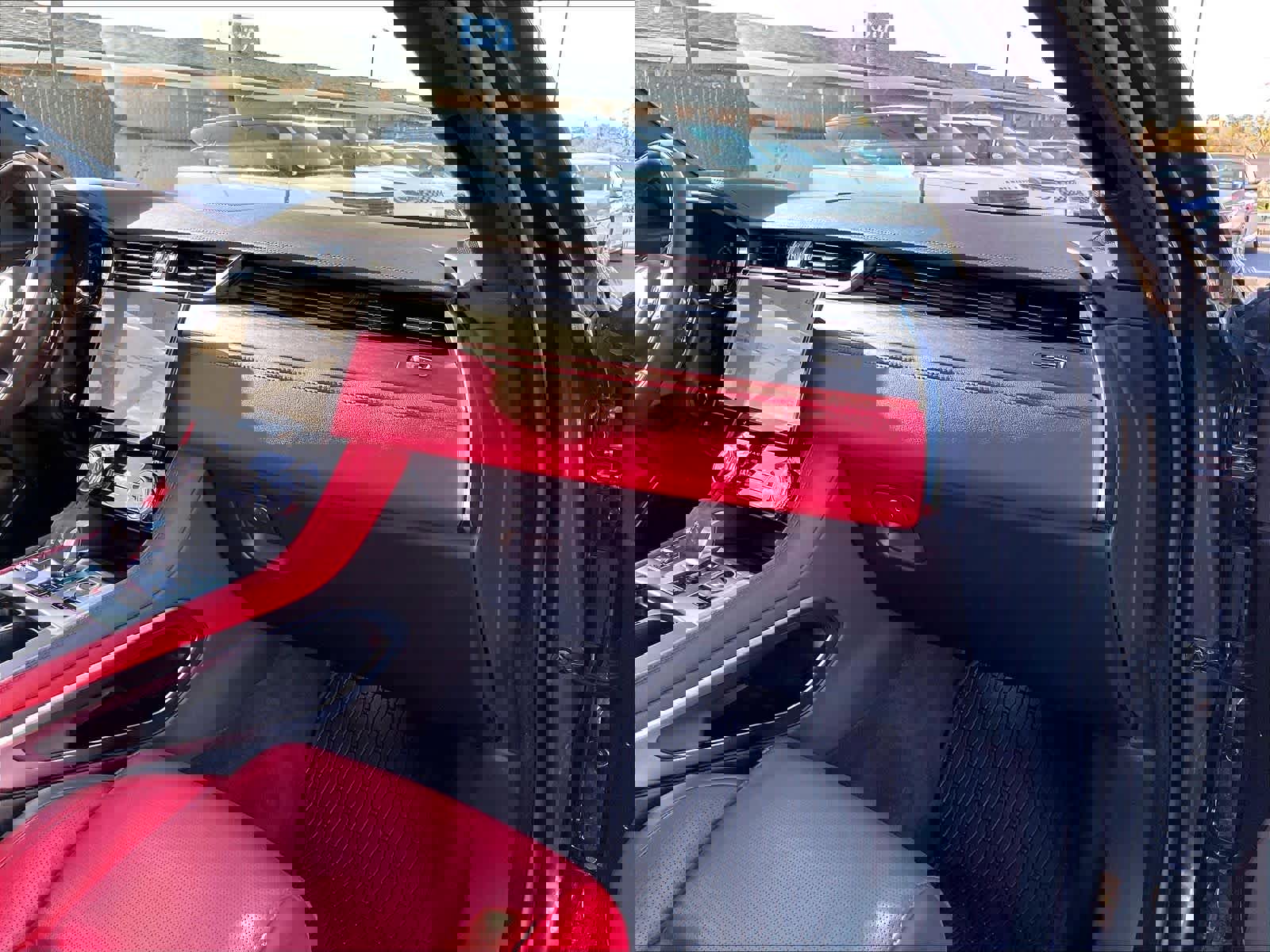 Used 2025 Jaguar F-PACE R-Dynamic S image 17