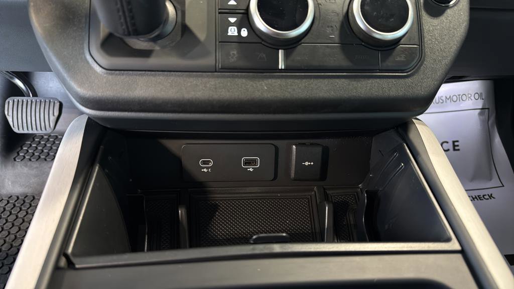 Used 2024 Land Rover Defender 110 X-Dynamic SE AWD/4WD image 27