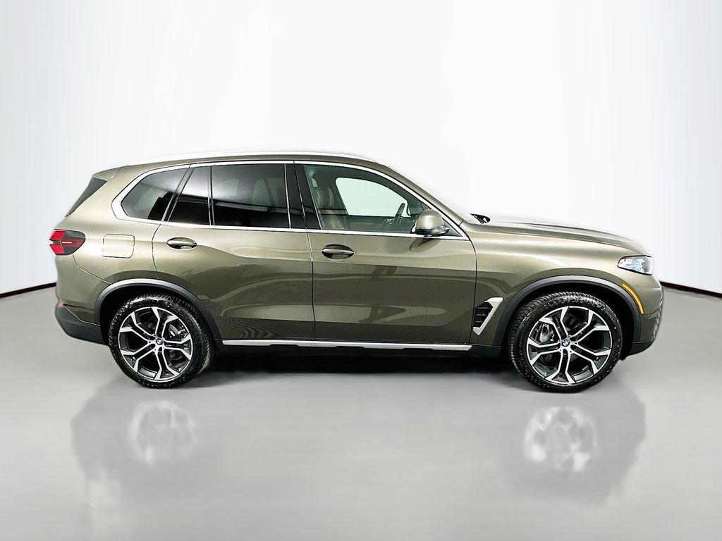Used 2026 BMW X5 xDrive50e w/ Climate Comfort Package AWD/4WD image 4