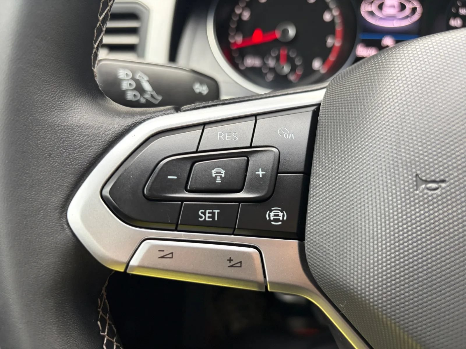 Used 2021 Volkswagen Atlas SE AWD/4WD image 32
